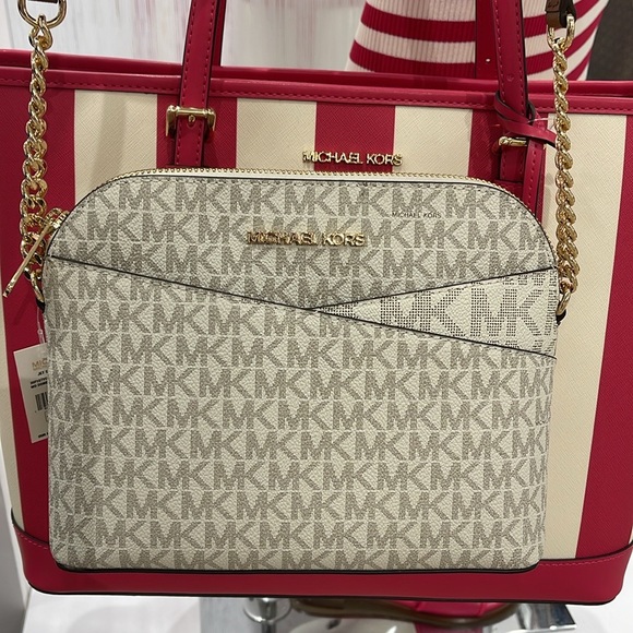 MICHAEL KORS Jet Set Medium Logo Dome Satchel Crossbody
Vanilla - Picture 11 of 16